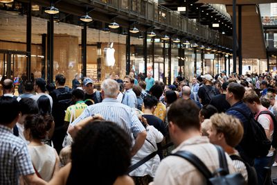 Apple Battersea London opening day store queue