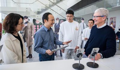 Tim Cook Shanghai